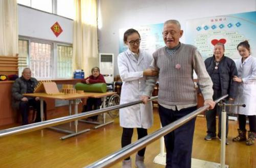 中国老年人人口_学者 中国新人口问题正快速积累 犹如定时炸弹